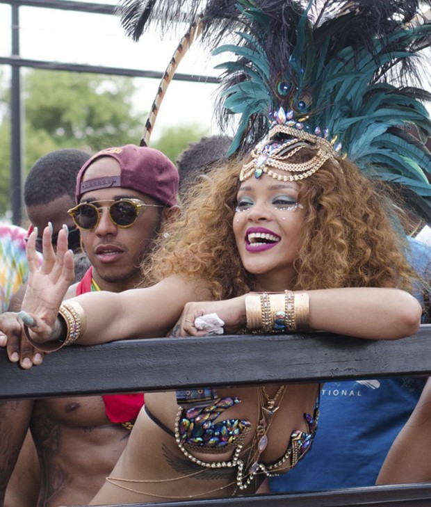Lewis Hamilton e Rihanna curtem o carnaval em Barbados. Foto: Reprodução/ Instagram.